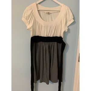 White/grey flowy dress